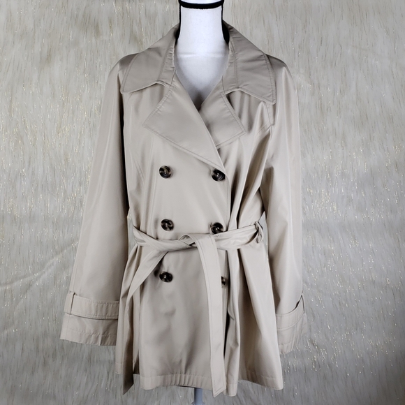 G.H. Bass & Co. Jackets & Blazers - G.H.Bass Light Weigh Raincoat
